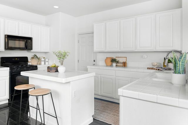 5324 Hartona Way, Sacramento, CA 95835