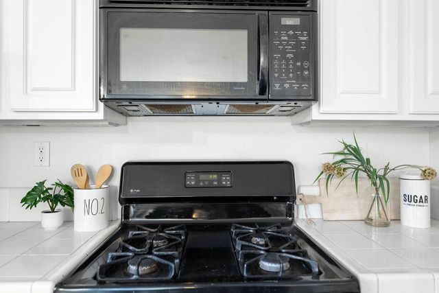 5324 Hartona Way, Sacramento, CA 95835