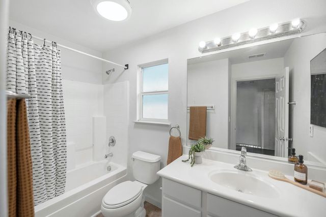 5324 Hartona Way, Sacramento, CA 95835