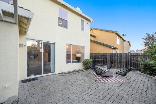 5324 Hartona Way, Sacramento, CA 95835