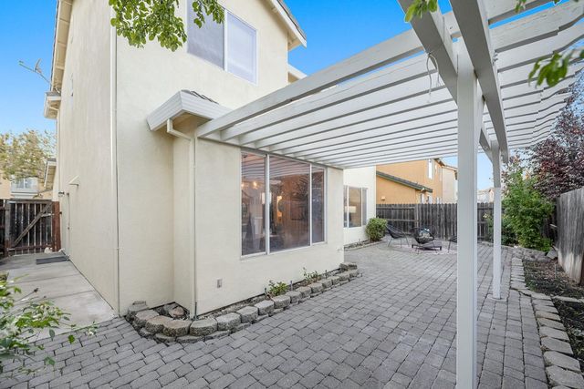 5324 Hartona Way, Sacramento, CA 95835