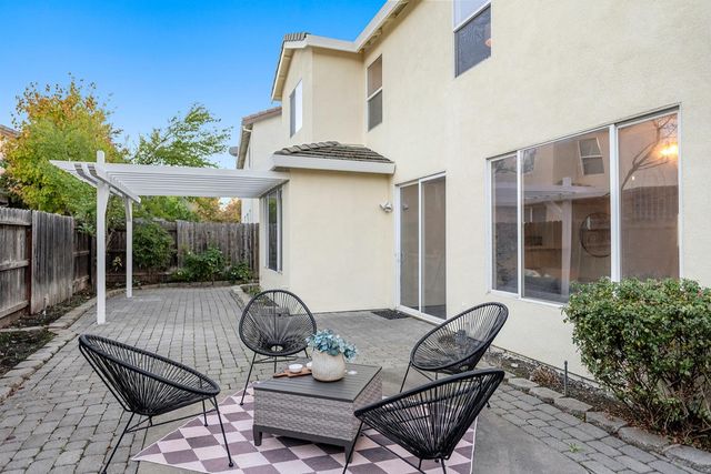 5324 Hartona Way, Sacramento, CA 95835