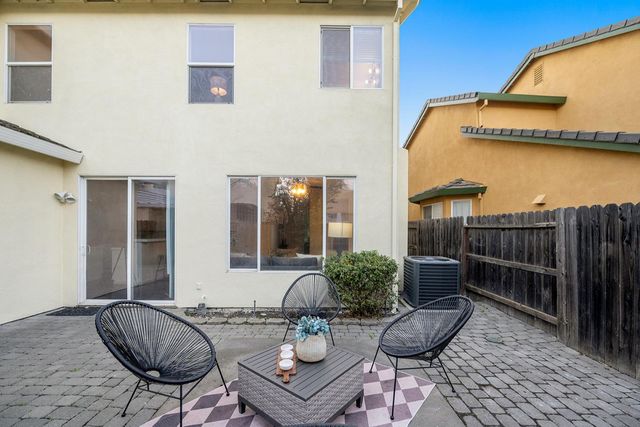 5324 Hartona Way, Sacramento, CA 95835