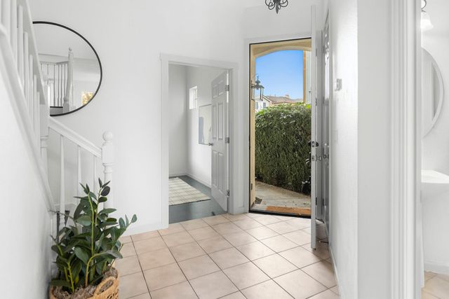 5324 Hartona Way, Sacramento, CA 95835