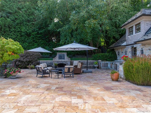 25 Old Wheatley Road, Brookville, NY 11545