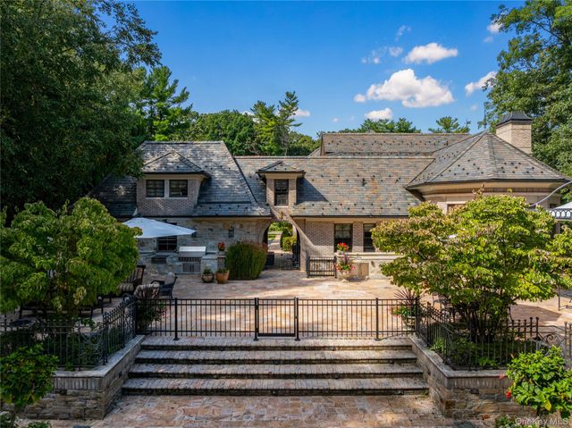 25 Old Wheatley Road, Brookville, NY 11545