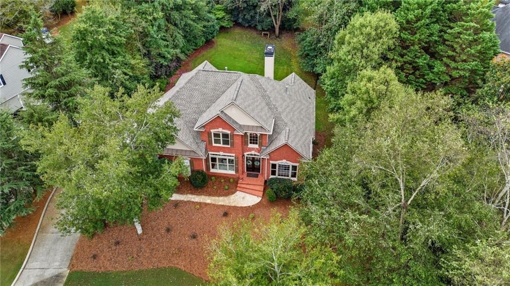 822 Lakeglen Drive, Suwanee, GA 30024