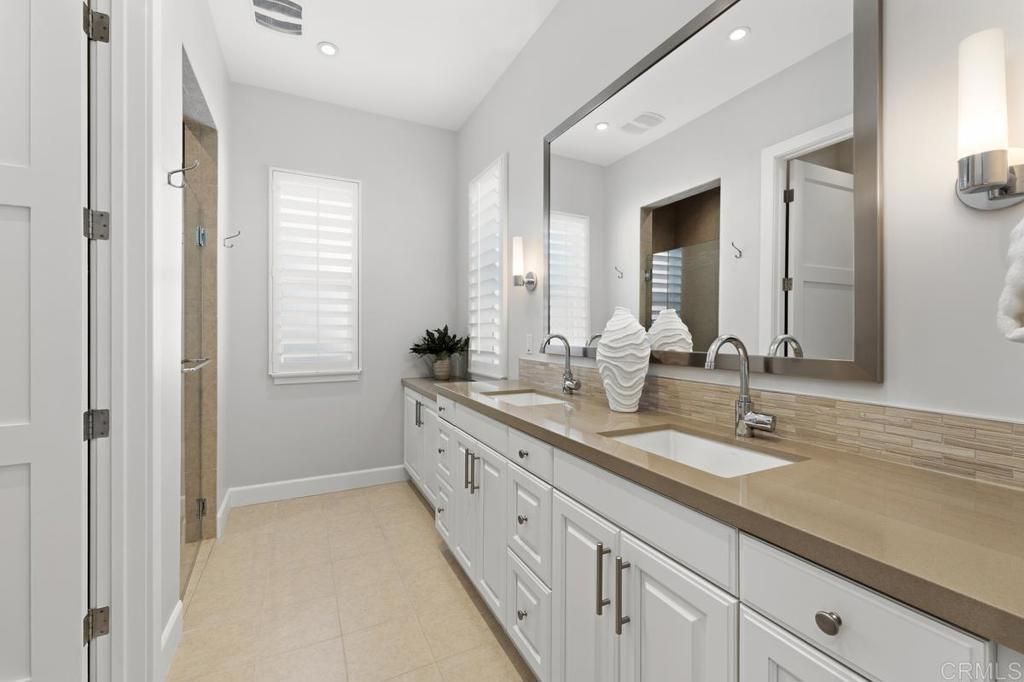 Image 32 of property listing at 2323 Ocean Street, Carlsbad, CA 92008