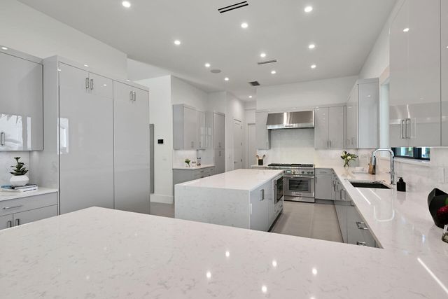 16701 Mosaic Place, Delray Beach, FL 33446