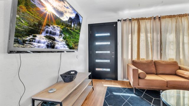 1405 Lead Avenue SE, Albuquerque, NM 87106