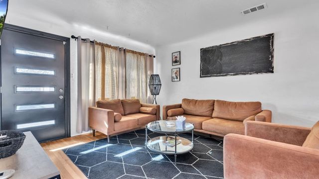 1405 Lead Avenue SE, Albuquerque, NM 87106