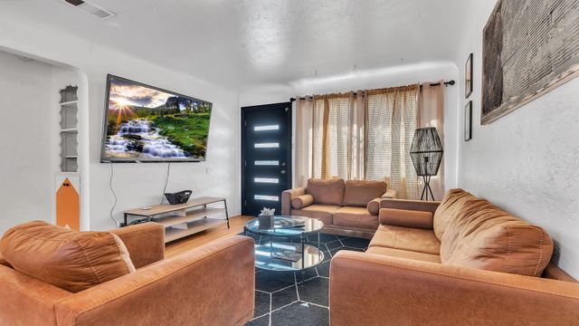 1405 Lead Avenue SE, Albuquerque, NM 87106