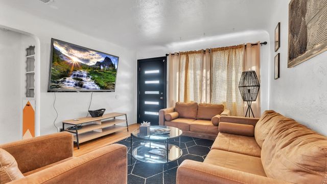 1405 Lead Avenue SE, Albuquerque, NM 87106