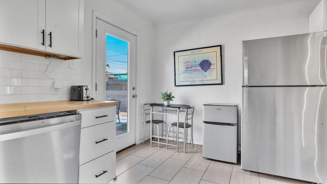 1405 Lead Avenue SE, Albuquerque, NM 87106