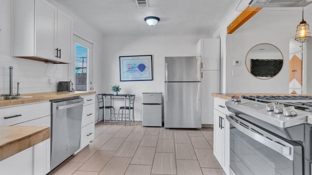 1405 Lead Avenue SE, Albuquerque, NM 87106