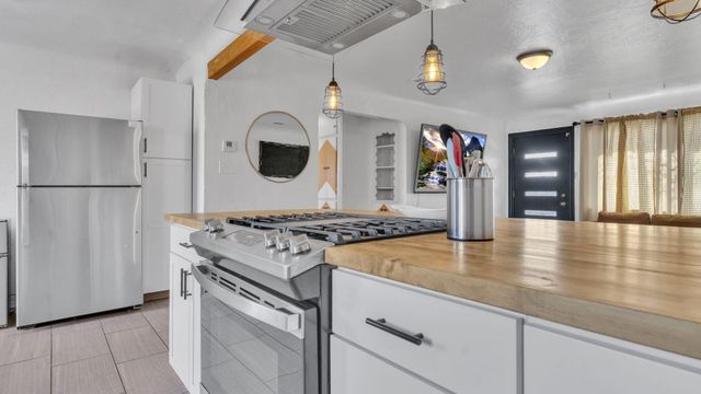 1405 Lead Avenue SE, Albuquerque, NM 87106