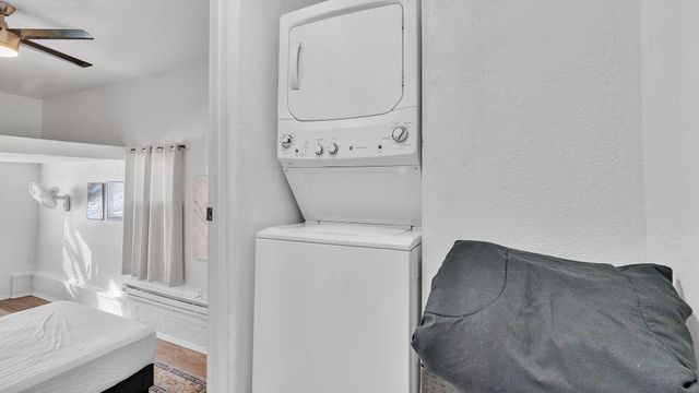 1405 Lead Avenue SE, Albuquerque, NM 87106