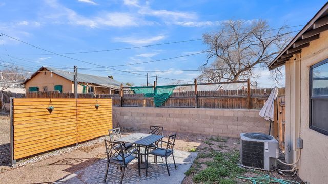 1405 Lead Avenue SE, Albuquerque, NM 87106