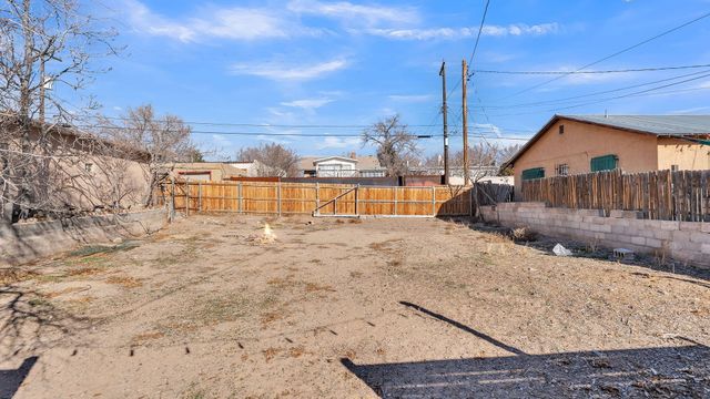 1405 Lead Avenue SE, Albuquerque, NM 87106