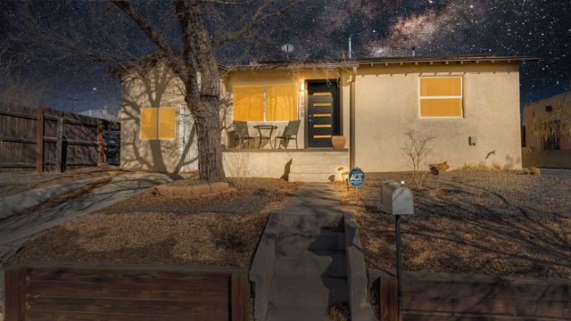 1405 Lead Avenue SE, Albuquerque, NM 87106