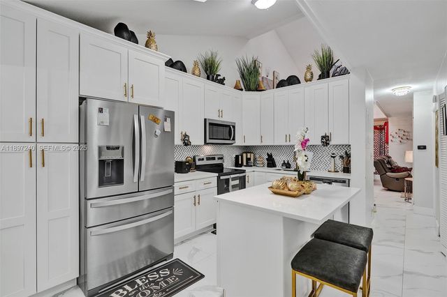 7780 NW 79th Avenue F6, Tamarac, FL 33321