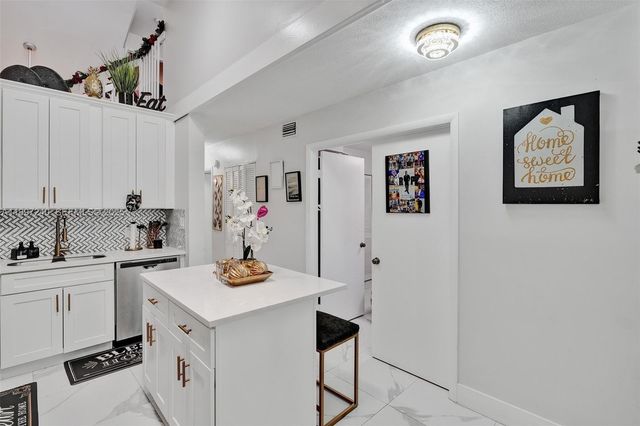 7780 NW 79th Avenue F6, Tamarac, FL 33321