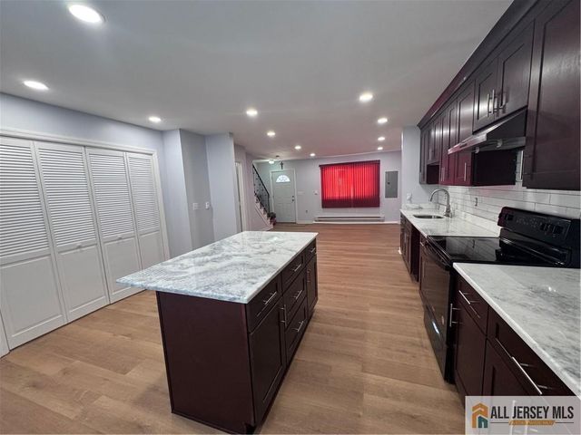 33 Mercer Street, Carteret, NJ 07008