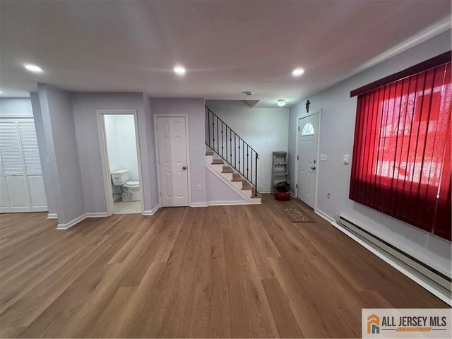33 Mercer Street, Carteret, NJ 07008