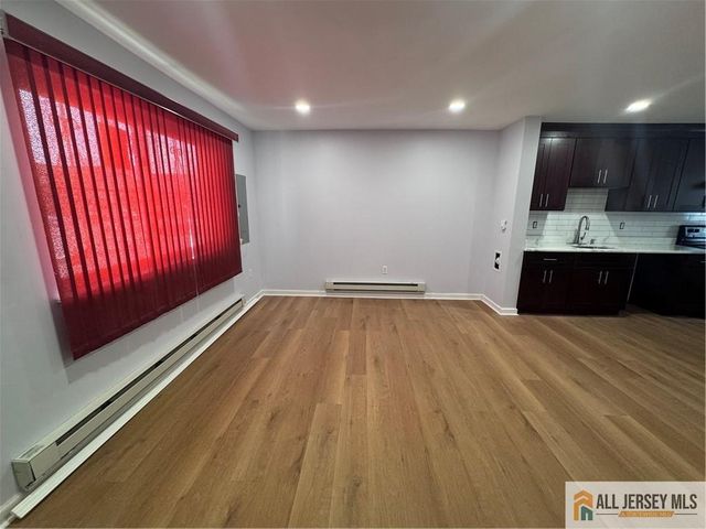 33 Mercer Street, Carteret, NJ 07008