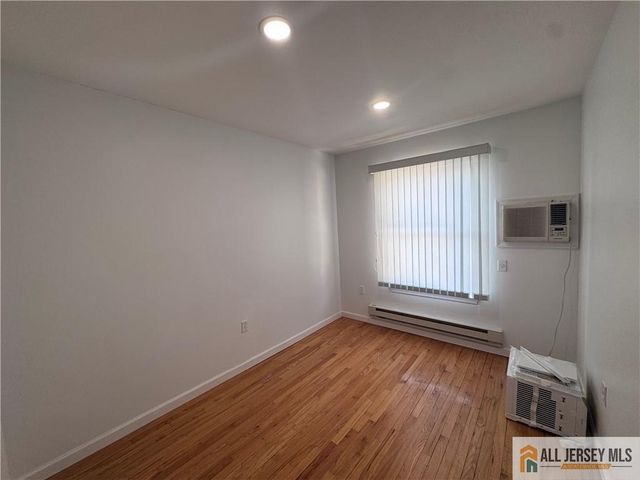33 Mercer Street, Carteret, NJ 07008