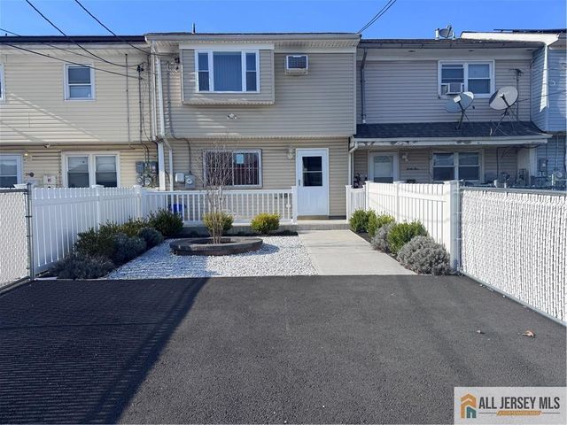 33 Mercer Street, Carteret, NJ 07008