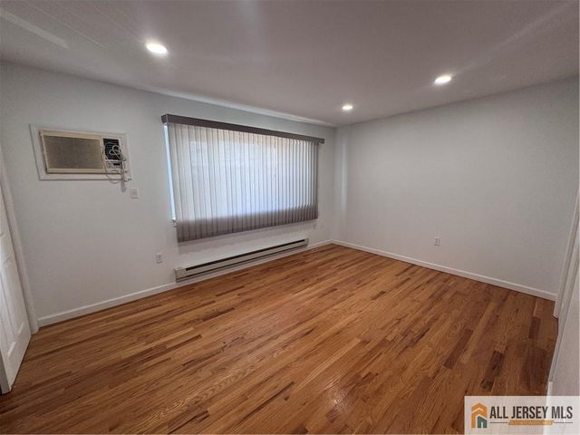 33 Mercer Street, Carteret, NJ 07008