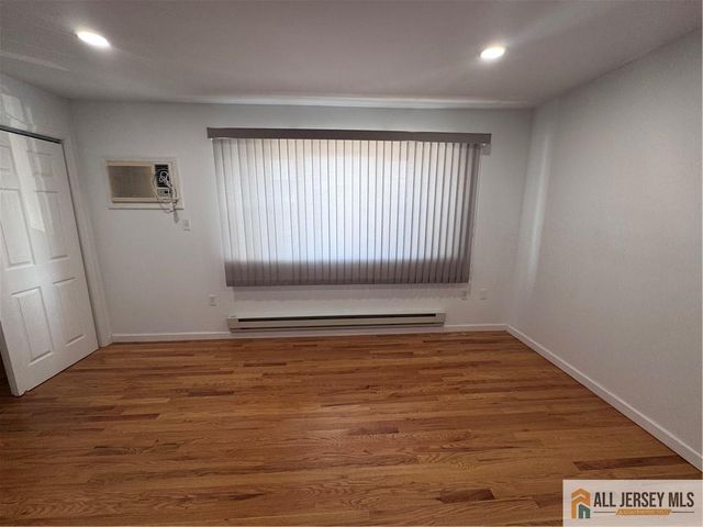 33 Mercer Street, Carteret, NJ 07008