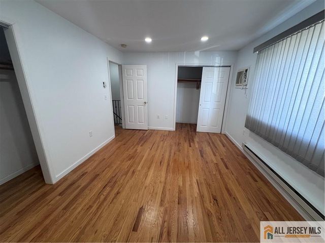 33 Mercer Street, Carteret, NJ 07008