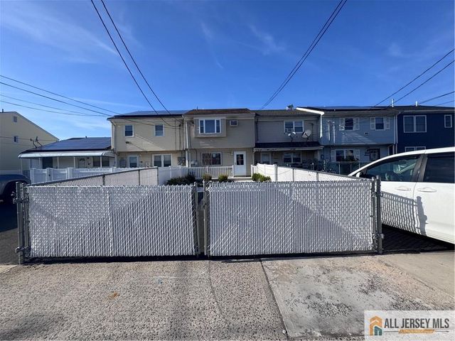 33 Mercer Street, Carteret, NJ 07008