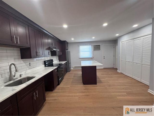 33 Mercer Street, Carteret, NJ 07008