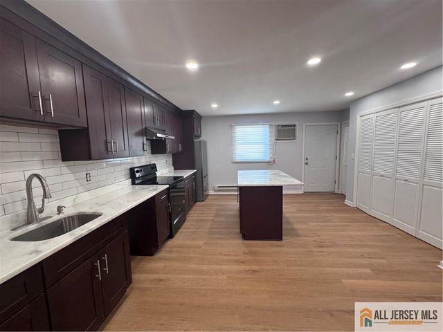 33 Mercer Street, Carteret, NJ 07008