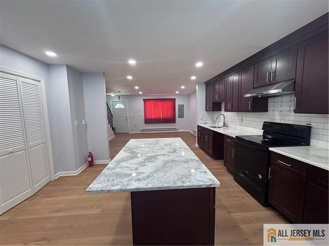 33 Mercer Street, Carteret, NJ 07008