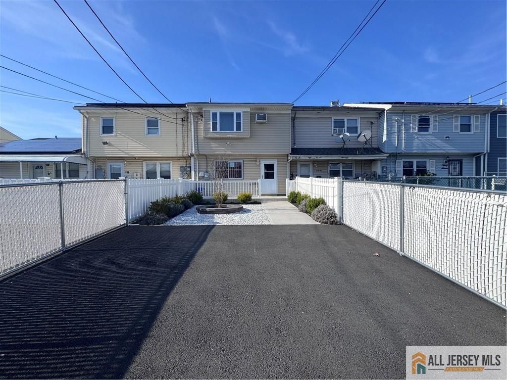 33 Mercer Street, Carteret, NJ 07008