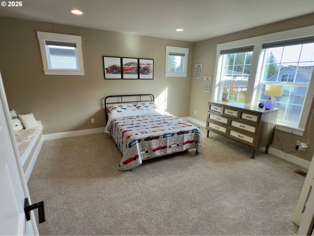 15315 Se Lewis St, Happy Valley, OR 97086