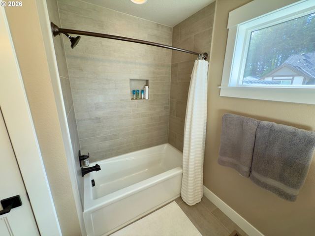 15315 Se Lewis St, Happy Valley, OR 97086