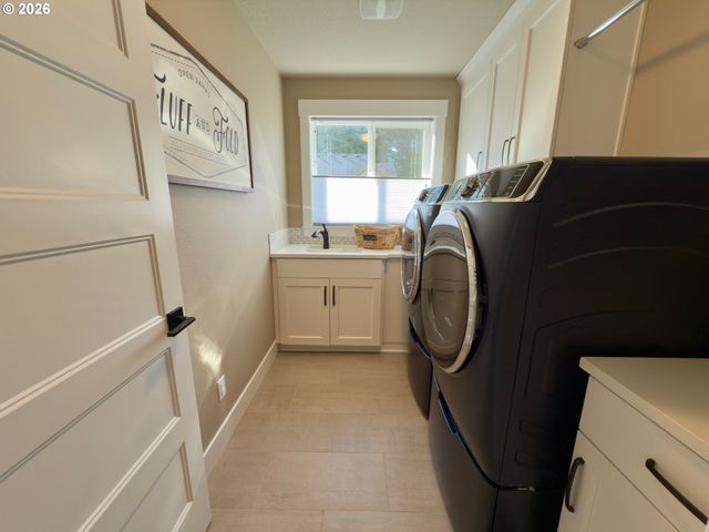 15315 Se Lewis St, Happy Valley, OR 97086