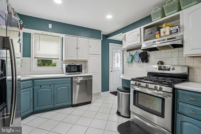 150 HAWTHORNE DR, Mount Holly, NJ 08060