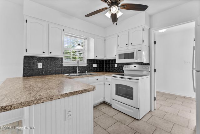 8404 Silver Fox Rd, Louisville, KY 40291