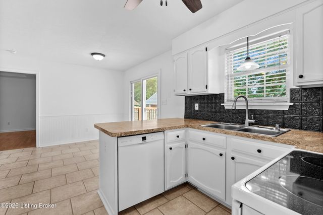 8404 Silver Fox Rd, Louisville, KY 40291