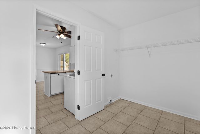 8404 Silver Fox Rd, Louisville, KY 40291