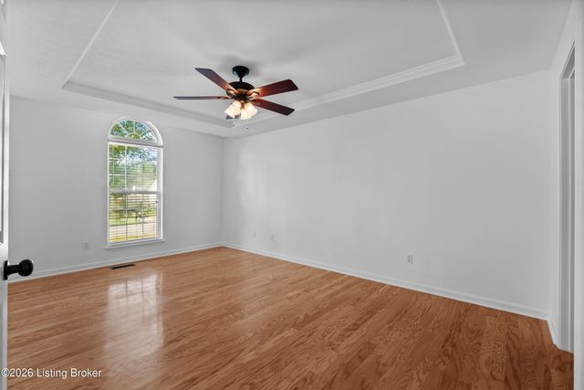 8404 Silver Fox Rd, Louisville, KY 40291