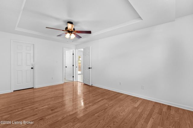 8404 Silver Fox Rd, Louisville, KY 40291