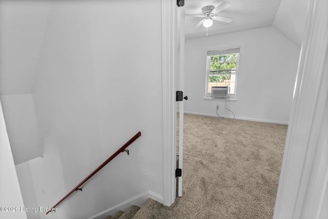 8404 Silver Fox Rd, Louisville, KY 40291