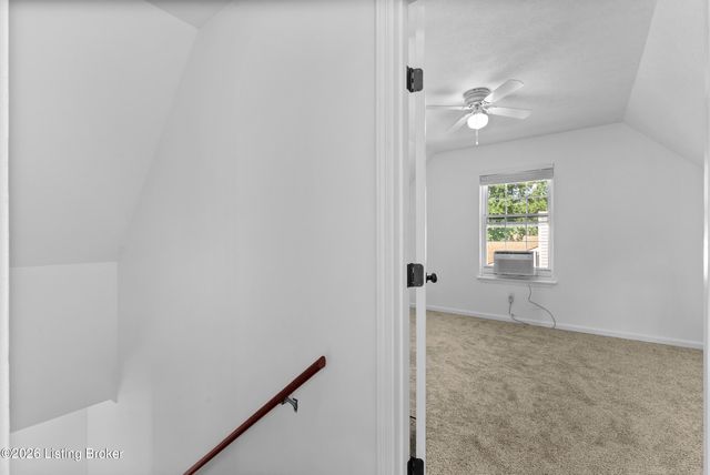 8404 Silver Fox Rd, Louisville, KY 40291